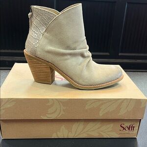 Women's Tan Ankle Boots